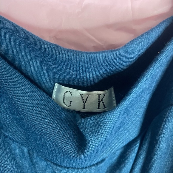 Women’s GYK medium open shoulder sleeved blue top - Picture 6 of 6